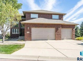 5600 S Park Knoll Pl, Sioux Falls, SD 57108