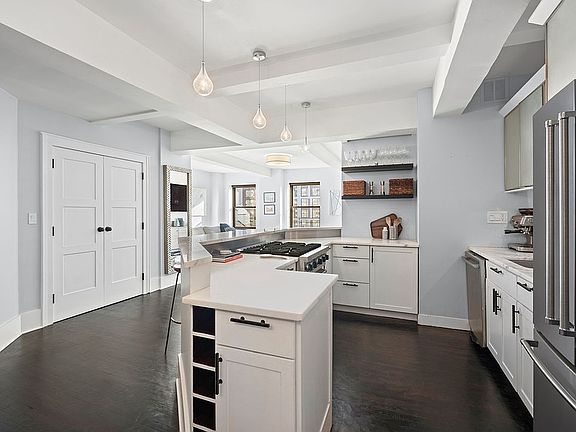 4th image of 315 W 23rd St APT 8E