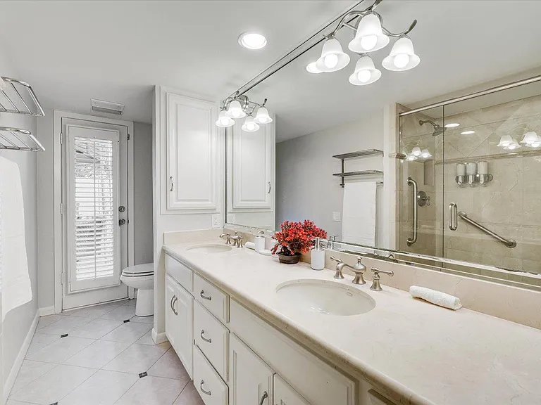 612 W Northgate Dr #612 — Photo 15