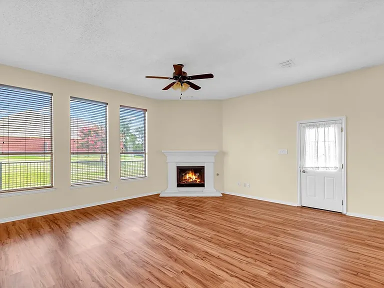 2023 Lairds Dr — Photo 34