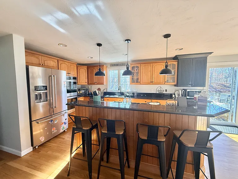 Iris Ln — Photo 4