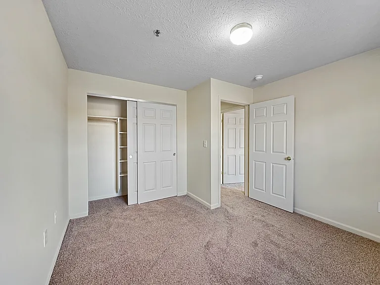 Alison Pointe Apartments — Photo 59