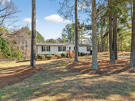 3rd image of 12 Red Oak Dr