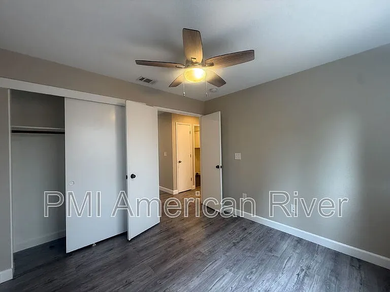 3400 Cobblestone Dr — Photo 13