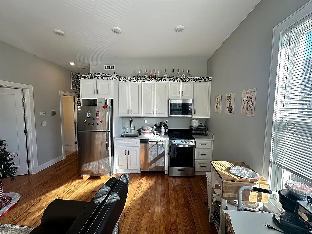 2 bed, 9999 sqft, $3,800 — Photo 3