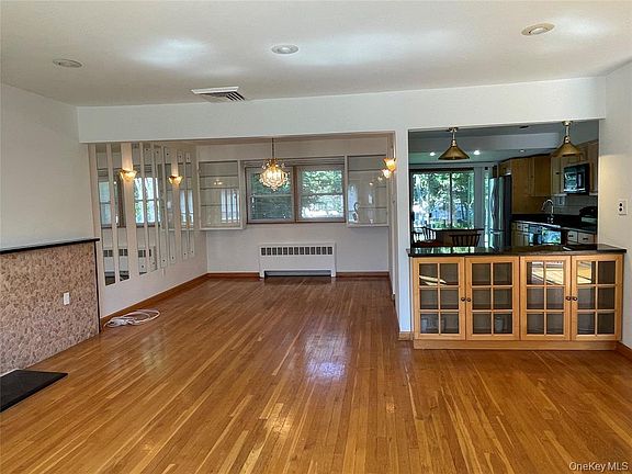 5th image of 2 Stuart Dr