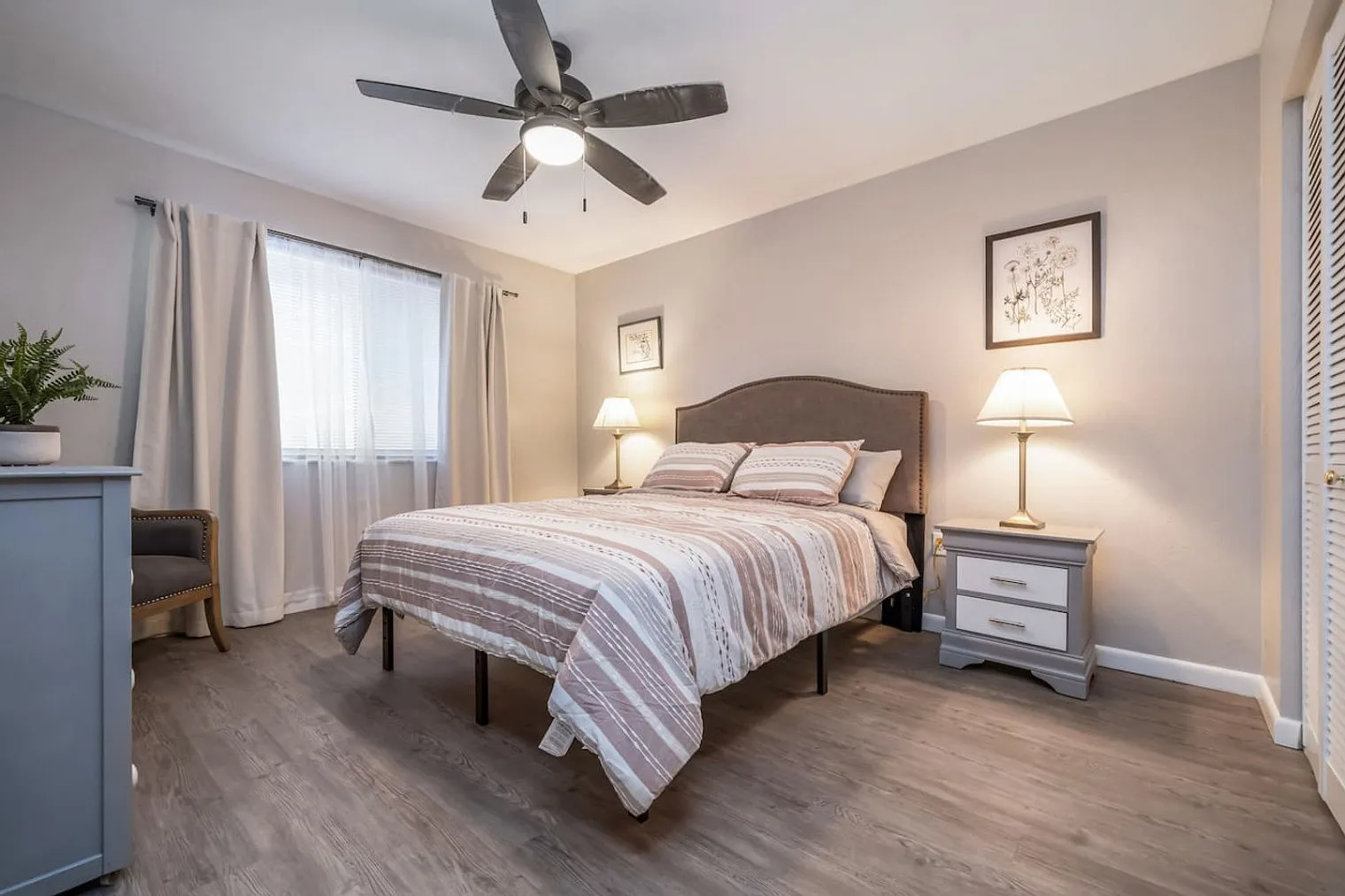 2 bed, 2.0 bath, 990 sqft, $3,317 — Photo 4