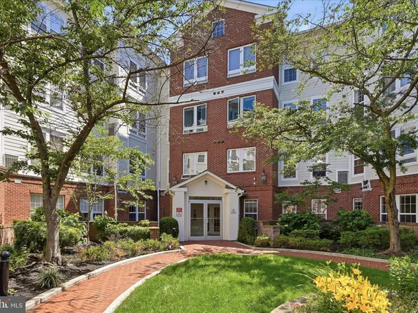 801 S Greenbrier St APT 306, Arlington, VA 22204