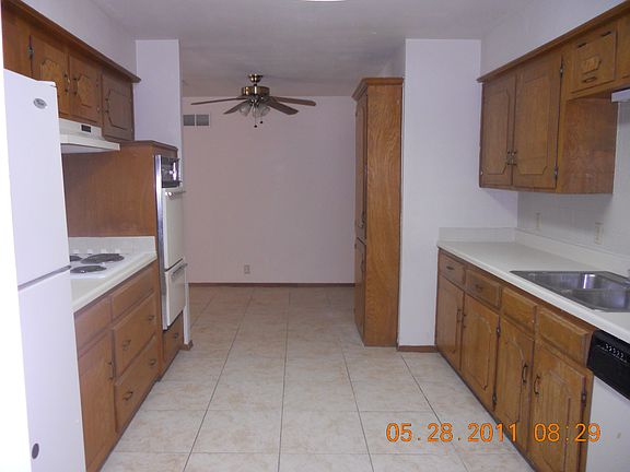 3rd image of 611 Woodhaven Pl