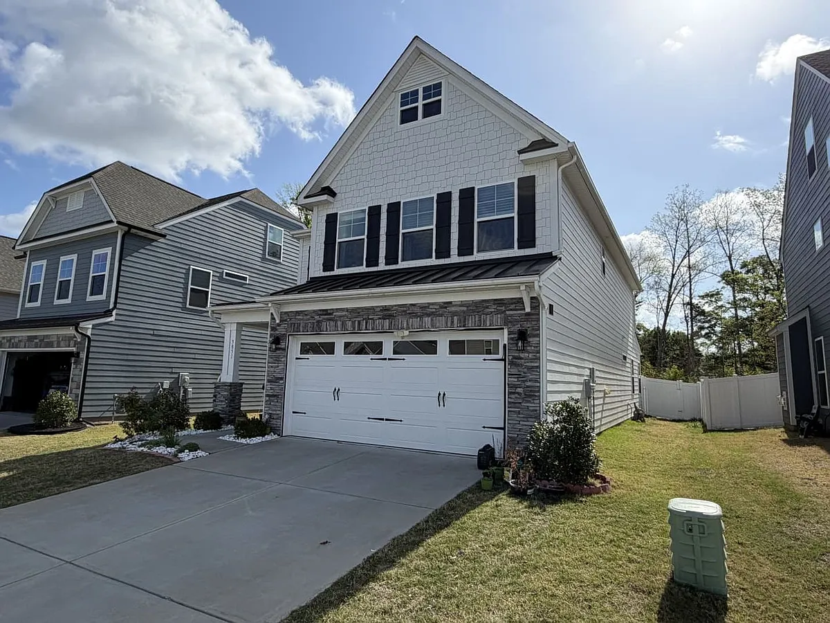 Building Photo - 3851 Center Place Dr
