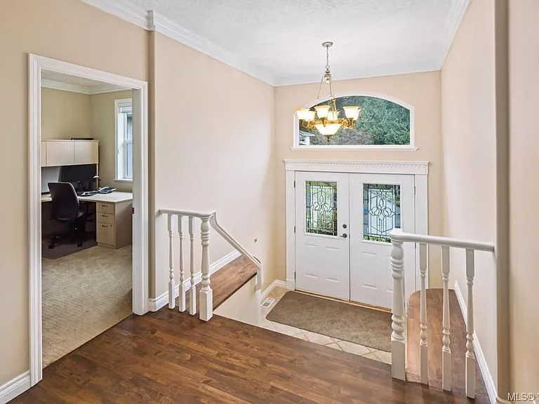 749 Wesley Ct — Photo 10