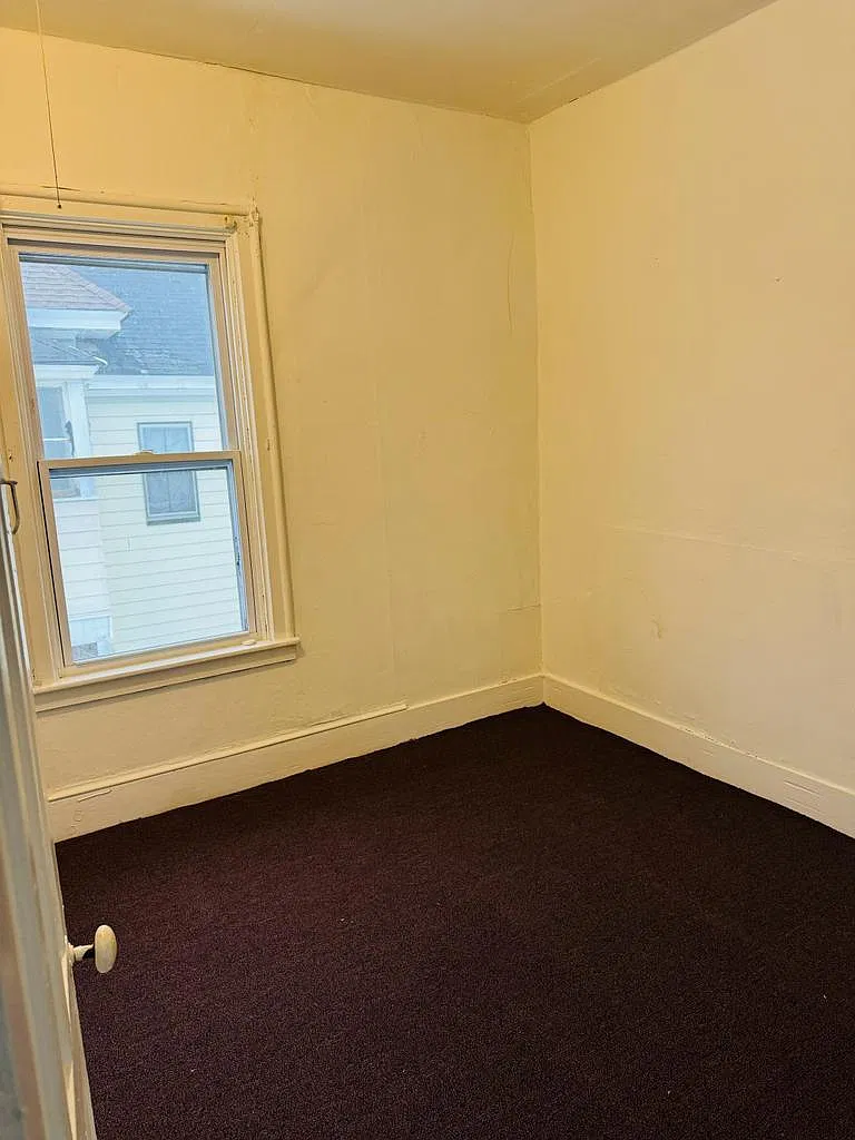 2 bed, $900 — Photo 4