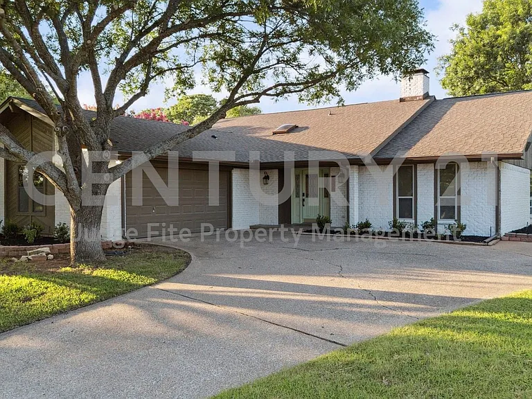 1308 Clubhouse Ct — Photo 6