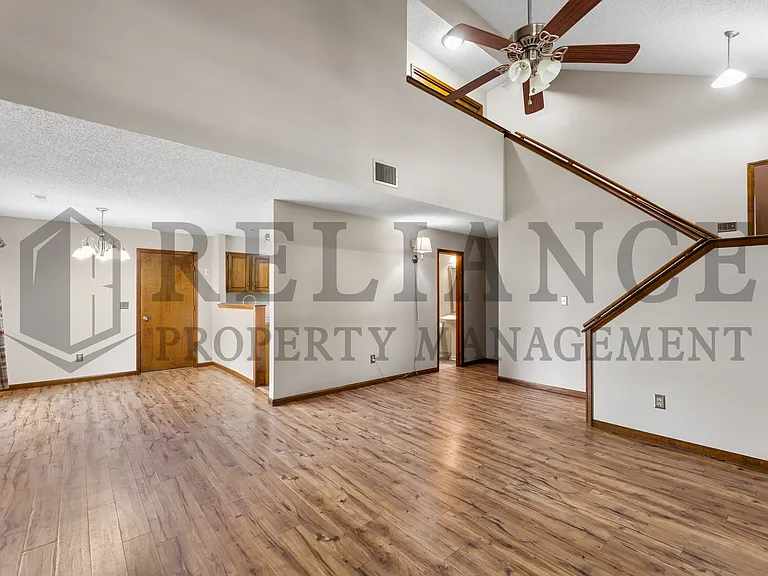 1111 E Redwood Rd — Photo 10