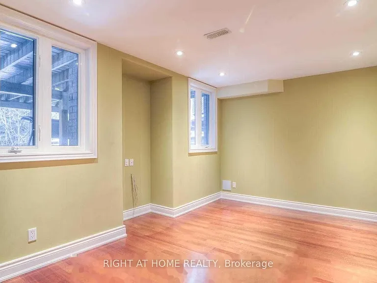 142 Ner Israel Dr #LOWER — Photo 11