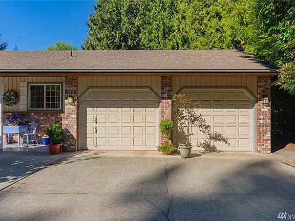 4th image of 601 N Forest Ct