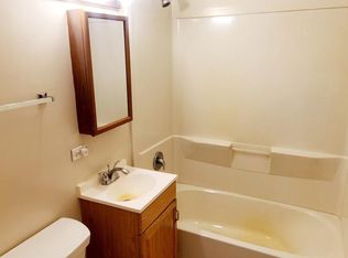 5300 W Orchard Dr APT 2, McHenry, IL 60050