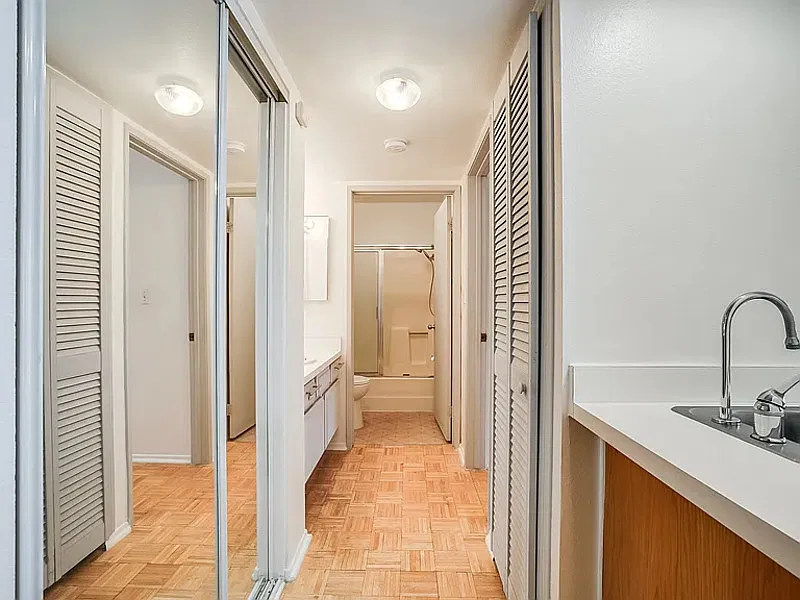 1 bed, 1.0 bath, 613 sqft, $1,562 — Photo 2