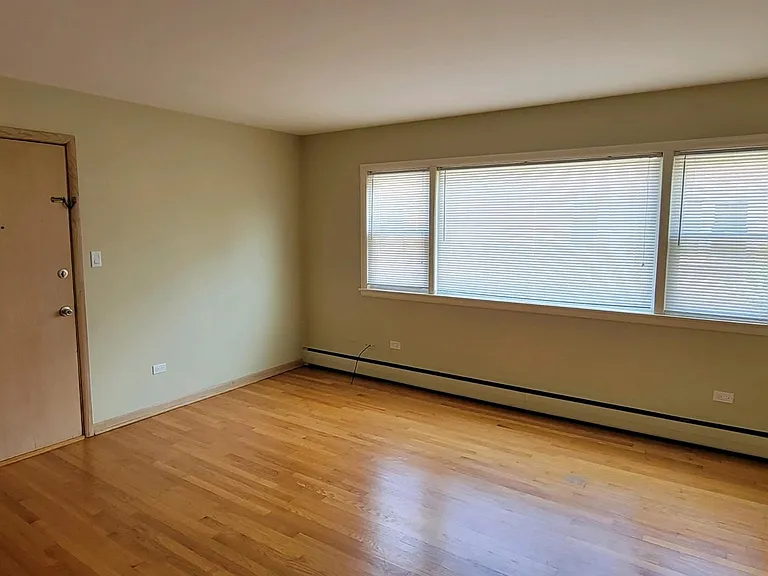 8421 N Milwaukee Ave — Photo 5
