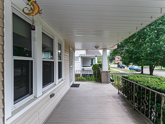 4th image of 1659 Roosevelt Ave