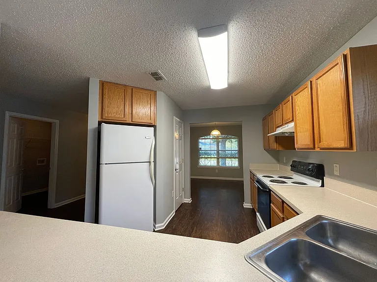 9374 Daniels Mill Dr — Photo 6