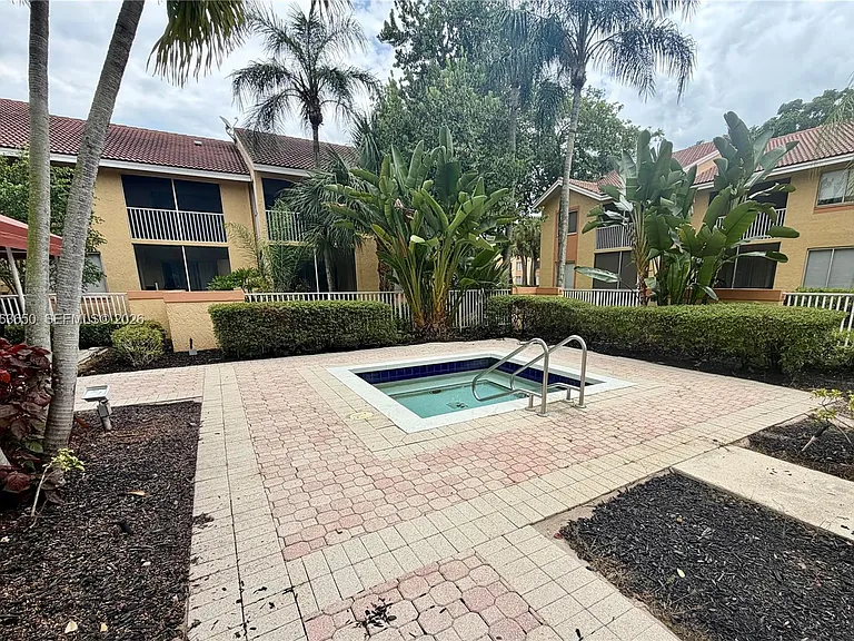 1012 Coral Club Dr #1012 — Photo 21