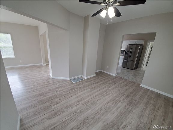 3rd image of 225 E Broadway Ave