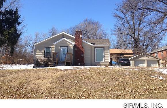 2nd image of 819 Birch Dr