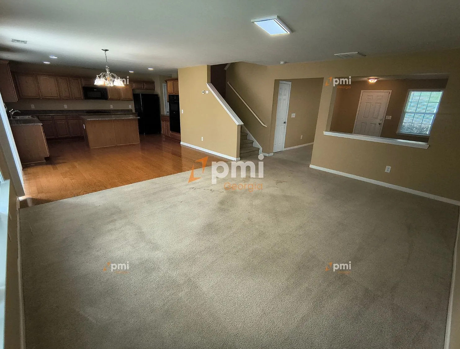 3 bed, 2.5 bath, 2044 sqft, $2,145 — Photo 4