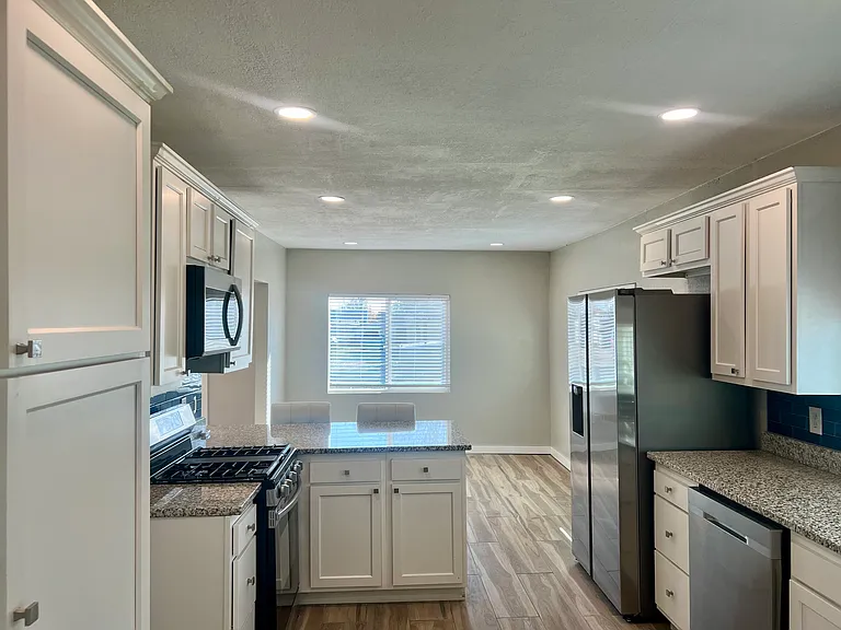 915 Iron Ave SW — Photo 4