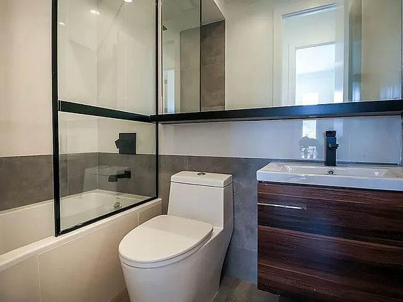 2nd image of 1528 Putnam Ave #4B