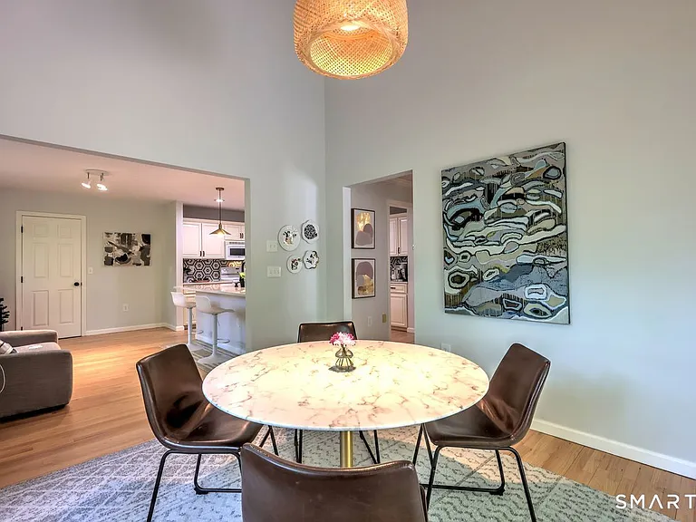 9 Canterbury Rd #9 — Photo 13