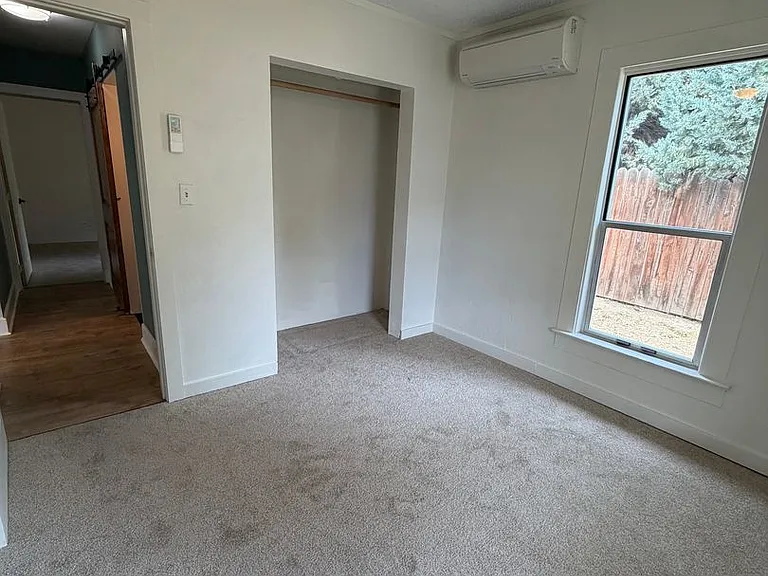 403 N Pacific St — Photo 4