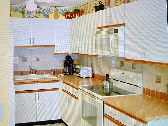 4th image of 10052 Shadywood Pl