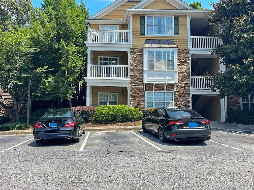 1 bed, 1.0 bath, 697 sqft, $1,400 — Photo 1