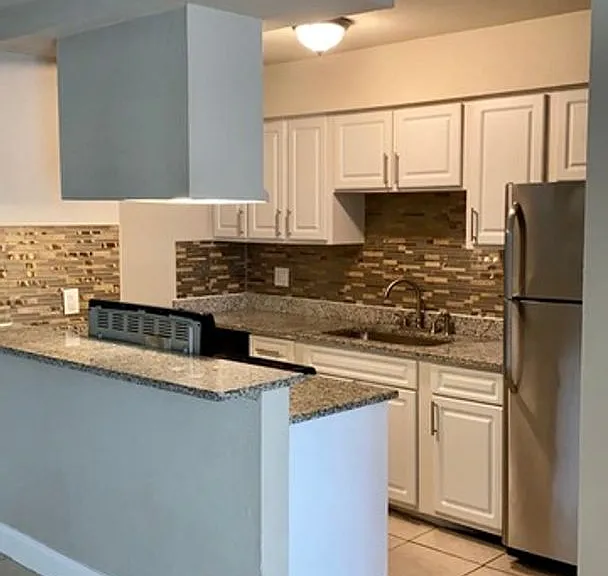South Dale Villas — Photo 24