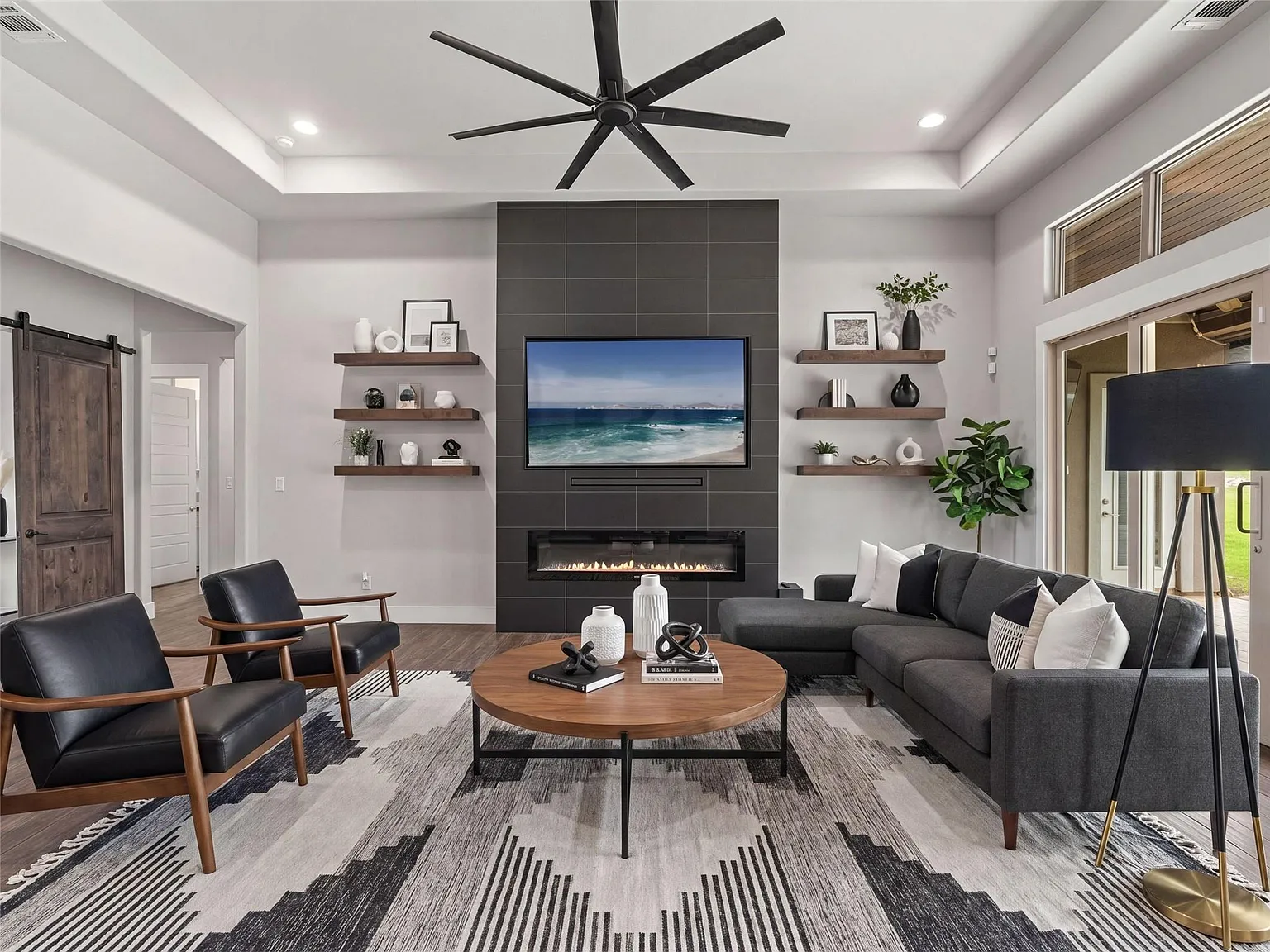4 bed, 3.0 bath, 3142 sqft, $5,000 — Photo 4