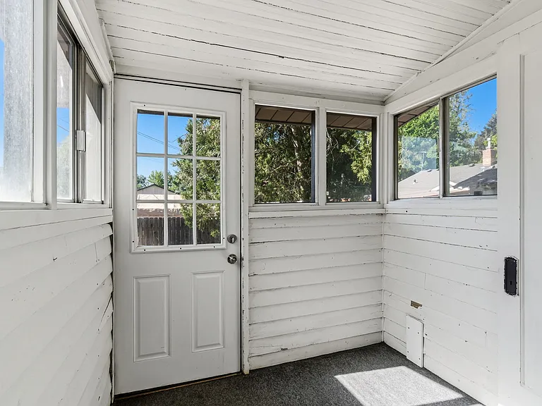 2034 S Broxon St — Photo 25