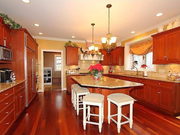 Gourmet kitchen 