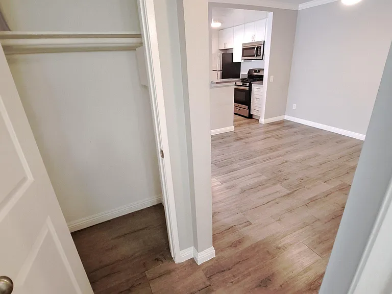 5718 Camellia Ave #107 — Photo 26