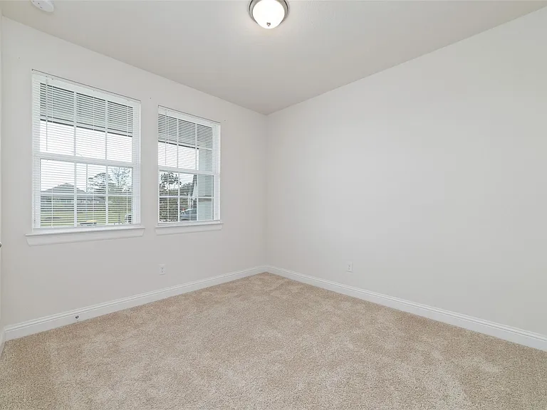 1911 Hickory Grove Ln — Photo 10