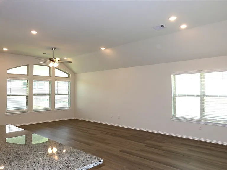 6306 Fulton Dr — Photo 7