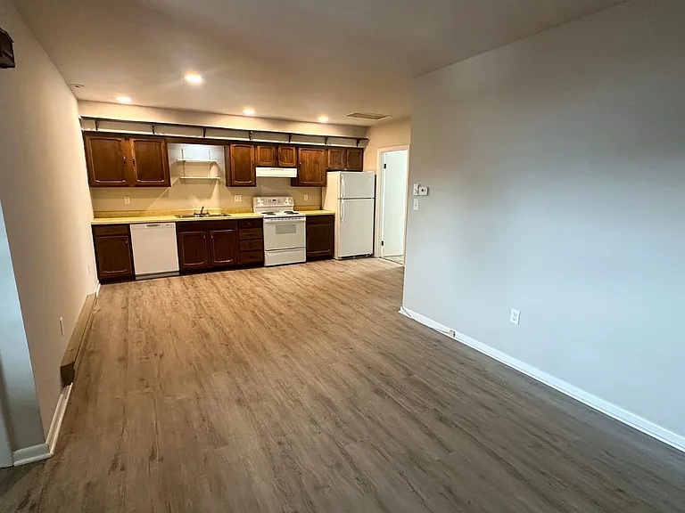 321 W Main St #B — Photo 6