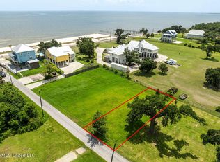 117 Dane Rd, Waveland, MS 39576