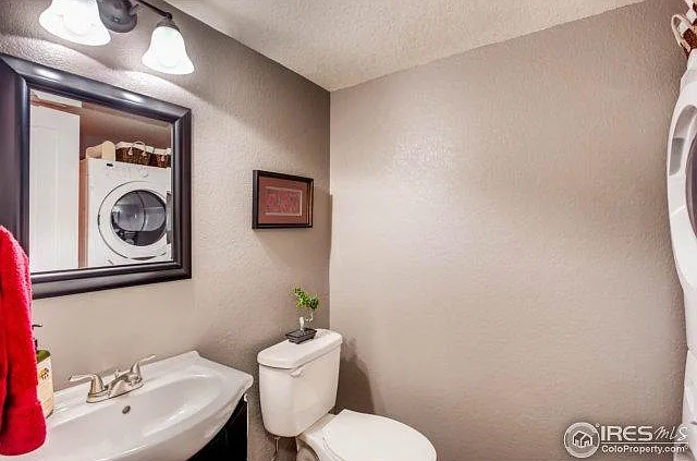 1110 Valley Pl — Photo 14