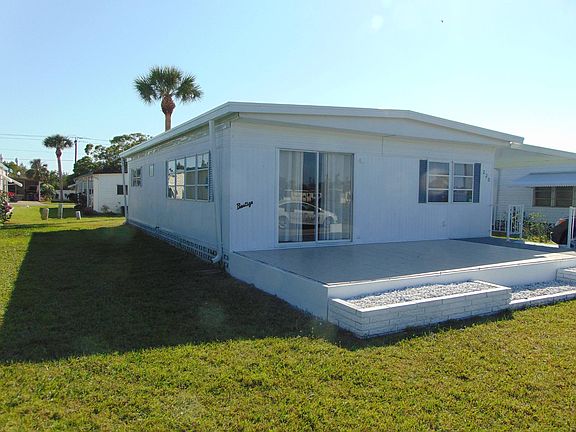 3rd image of 220 Periwinkle St