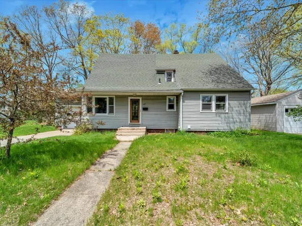 127 Edgemoor Drive, Burlington, VT 05408