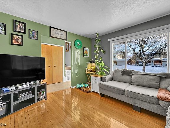 2nd image of 856 Salem Ave