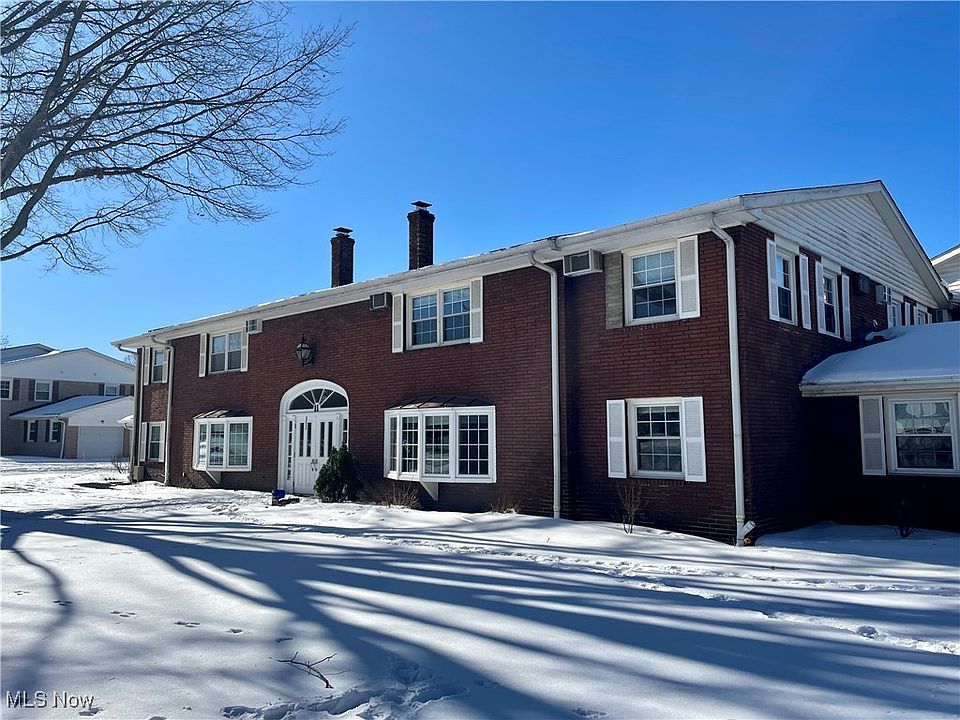 1st image of 11 Meadowlawn Dr Unit 4
