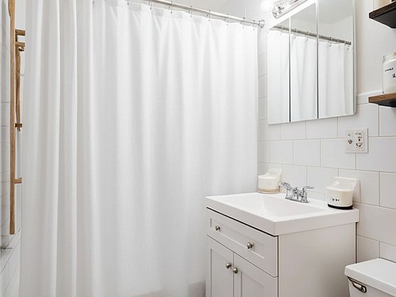 5th image of 182 Bedford Ave APT 2